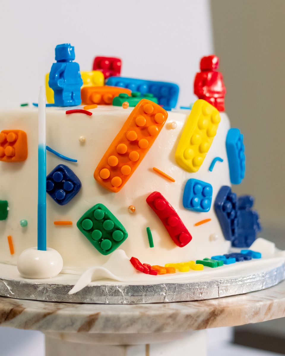 Building block figures and bricks
